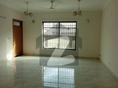 3060 street-corner Outstanding Opportunity G-13