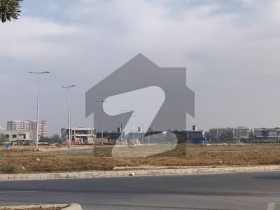 ڈی ایچ اے فیز 7 - بلاک یو فیز 7,ڈیفنس (ڈی ایچ اے),لاہور میں 1 کنال رہائشی پلاٹ 3.5 کروڑ میں برائے فروخت۔