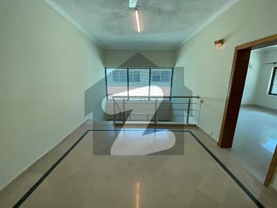 ایف ۔ 8 اسلام آباد میں 6 کمروں کا 1 کنال مکان 8.0 لاکھ میں کرایہ پر دستیاب ہے۔