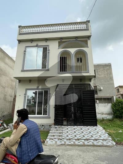 جوبلی ٹاؤن ۔ بلاک سی جوبلی ٹاؤن,لاہور میں 4 کمروں کا 3 مرلہ مکان 1.6 کروڑ میں برائے فروخت۔