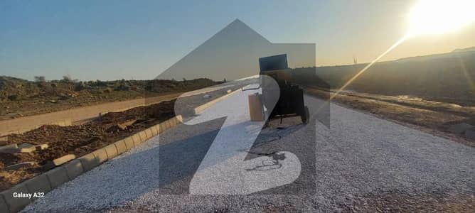 سی ۔ 14 اسلام آباد میں 5 مرلہ رہائشی پلاٹ 5.4 کروڑ میں برائے فروخت۔