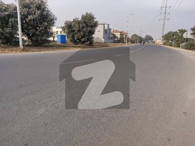 ڈی ایچ اے فیز9 پریزم - بلاک اے ڈی ایچ اے فیز9 پریزم,ڈی ایچ اے ڈیفینس,لاہور میں 1 کنال رہائشی پلاٹ 2.65 کروڑ میں برائے فروخت۔