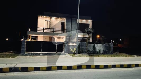 ڈی ایچ اے فیز 7 ڈیفنس (ڈی ایچ اے),لاہور میں 5 کمروں کا 1 کنال مکان 3.2 لاکھ میں کرایہ پر دستیاب ہے۔