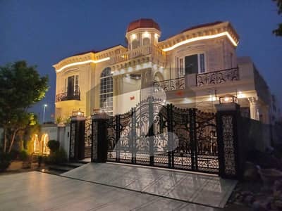 ڈی ایچ اے فیز 8 ڈیفنس (ڈی ایچ اے),لاہور میں 6 کمروں کا 1 کنال مکان 23.0 کروڑ میں برائے فروخت۔