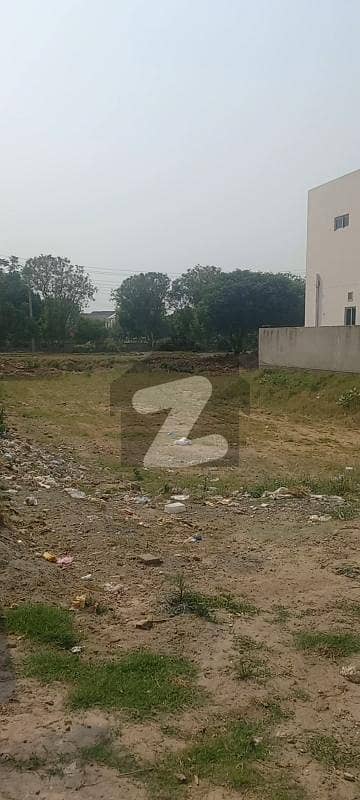 ڈی ایچ اے فیز9 پریزم - بلاک جی ڈی ایچ اے فیز9 پریزم,ڈی ایچ اے ڈیفینس,لاہور میں 1 کنال رہائشی پلاٹ 2.85 کروڑ میں برائے فروخت۔