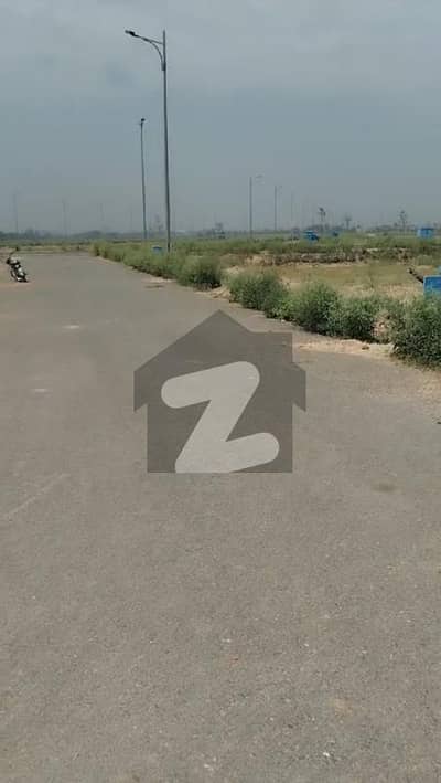 ڈی ایچ اے فیز 6 - بلاک ای فیز 6,ڈیفنس (ڈی ایچ اے),لاہور میں 10 مرلہ رہائشی پلاٹ 1.75 کروڑ میں برائے فروخت۔