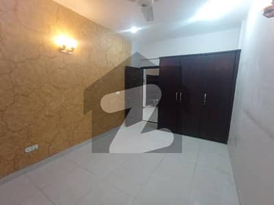 راحت کمرشل ایریا ڈی ایچ اے فیز 6,ڈی ایچ اے ڈیفینس,کراچی میں 2 کمروں کا 4 مرلہ فلیٹ 70.0 ہزار میں کرایہ پر دستیاب ہے۔