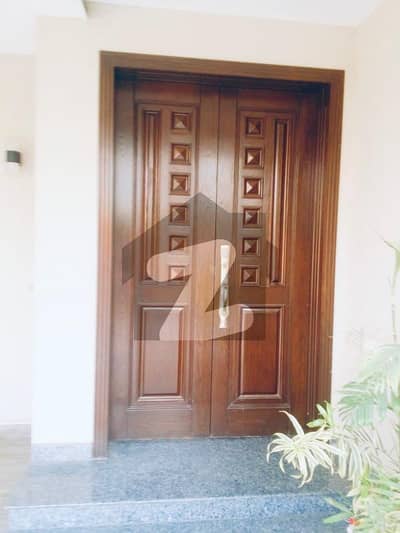 ڈی ایچ اے فیز 5 ڈیفنس (ڈی ایچ اے),لاہور میں 5 کمروں کا 1 کنال مکان 3.2 لاکھ میں کرایہ پر دستیاب ہے۔