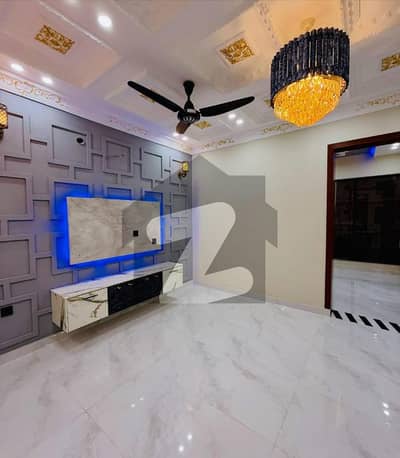 سینٹرل پارک ہاؤسنگ سکیم لاہور میں 4 کمروں کا 5 مرلہ مکان 1.95 کروڑ میں برائے فروخت۔