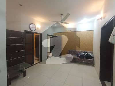 راحت کمرشل ایریا ڈی ایچ اے فیز 6,ڈی ایچ اے ڈیفینس,کراچی میں 2 کمروں کا 4 مرلہ فلیٹ 70.0 ہزار میں کرایہ پر دستیاب ہے۔