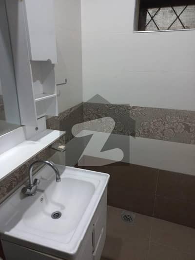 10 MARLA LOWER PORTION NEAT CLEAN