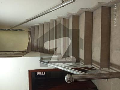 پیپلز کالونی - بلاک اے پیپلز کالونی نمبر 1,فیصل آباد میں 5 کمروں کا 7 مرلہ مکان 4.2 کروڑ میں برائے فروخت۔