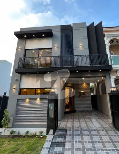 5 Marla Modern Design Hot Location Villa for Sale in DHA 9 Town Lahore