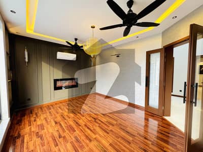 لیک سٹی میڈوز لاہور میں 5 کمروں کا 16 مرلہ مکان 8.05 کروڑ میں برائے فروخت۔