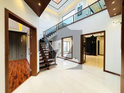 لیک سٹی میڈوز لاہور میں 5 کمروں کا 1 کنال مکان 7.45 کروڑ میں برائے فروخت۔