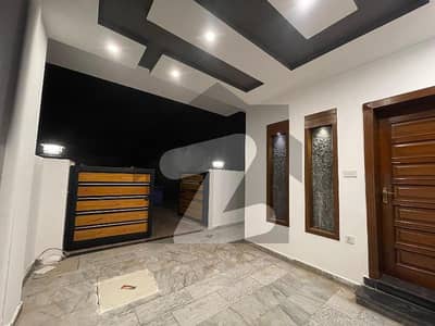 بحریہ انکلیو - سیکٹر بی1 بحریہ انکلیو,بحریہ ٹاؤن,اسلام آباد میں 3 کمروں کا 5 مرلہ مکان 2.75 کروڑ میں برائے فروخت۔