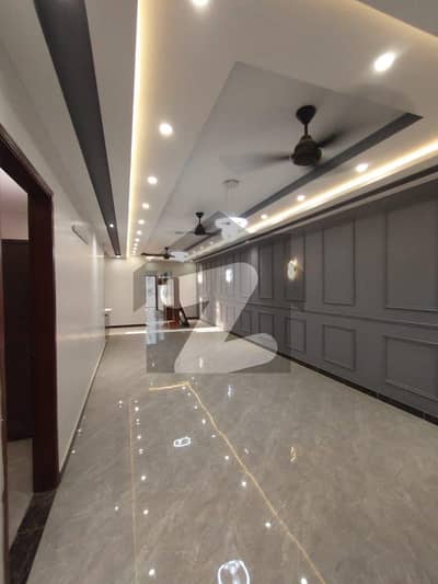 شاہراہِ فیصل کراچی میں 4 کمروں کا 11 مرلہ فلیٹ 2.0 لاکھ میں کرایہ پر دستیاب ہے۔