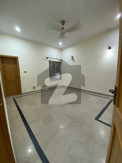 جی ۔ 13 اسلام آباد میں 3 کمروں کا 14 مرلہ زیریں پورشن 1.3 لاکھ میں کرایہ پر دستیاب ہے۔