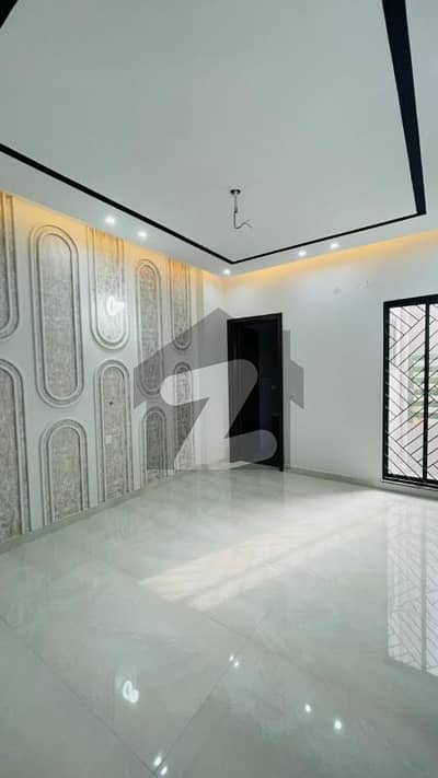 جوبلی ٹاؤن لاہور میں 5 کمروں کا 5 مرلہ مکان 2.1 کروڑ میں برائے فروخت۔