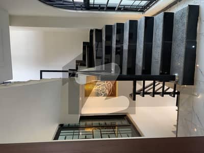 آئی ۔ 11 اسلام آباد میں 5 کمروں کا 4 مرلہ مکان 3.15 کروڑ میں برائے فروخت۔