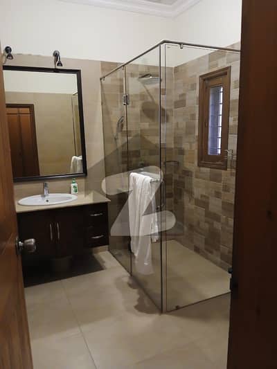 ڈی ایچ اے فیز 6 ڈی ایچ اے ڈیفینس,کراچی میں 5 کمروں کا 1 کنال مکان 5.5 لاکھ میں کرایہ پر دستیاب ہے۔