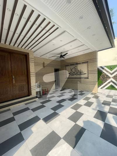 ایل ڈی اے ایوینیو ۔ بلاک جے ایل ڈی اے ایوینیو,لاہور میں 7 کمروں کا 10 مرلہ مکان 3.45 کروڑ میں برائے فروخت۔