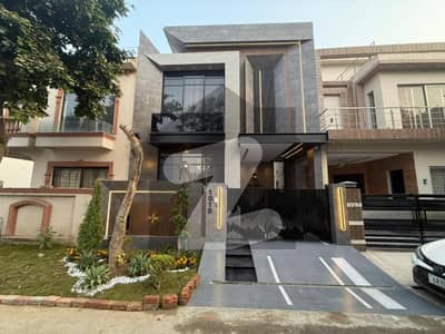 FULLY FURNISHED 5 MARLA BUNGALOW FOR SALE | DHA 9 TOWN | AFFORDABLE LUXURY