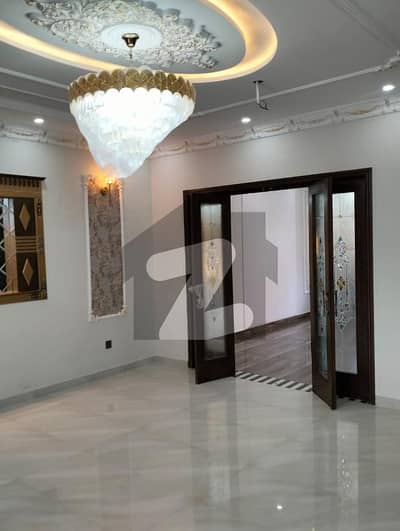 10 MARLA TOP LOCATION HOUSE AVAILABLE FOR SALE IN LDA AVENUE - BLOCK M