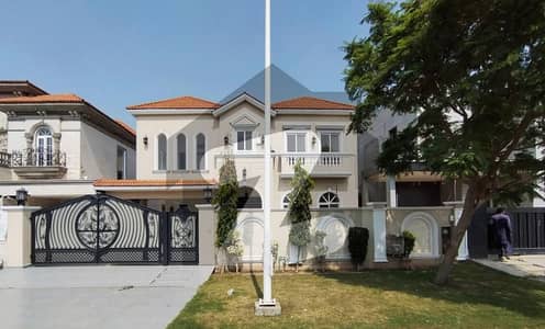 ڈی ایچ اے فیز 7 ڈیفنس (ڈی ایچ اے),لاہور میں 5 کمروں کا 1 کنال مکان 3.2 لاکھ میں کرایہ پر دستیاب ہے۔