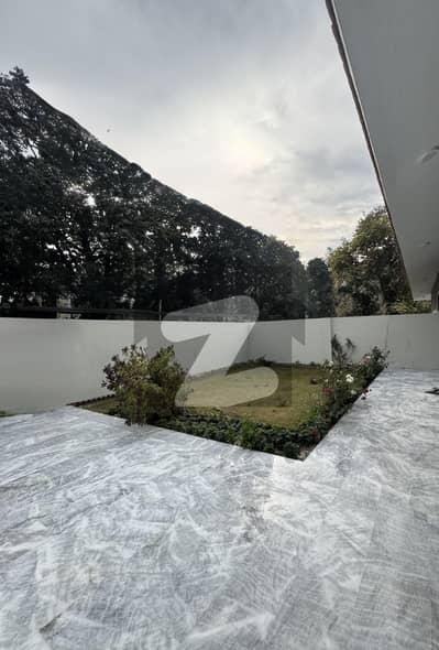 ایف ۔ 10 اسلام آباد میں 5 کمروں کا 1 کنال مکان 6.0 لاکھ میں کرایہ پر دستیاب ہے۔