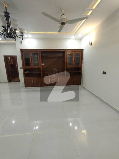 جی ۔ 13 اسلام آباد میں 3 کمروں کا 10 مرلہ زیریں پورشن 97.0 ہزار میں کرایہ پر دستیاب ہے۔