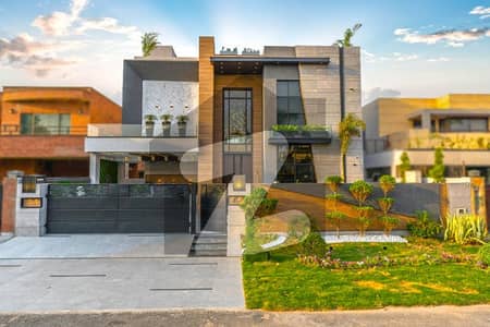 ڈی ایچ اے فیز 7 ڈیفنس (ڈی ایچ اے),لاہور میں 5 کمروں کا 1 کنال مکان 8.25 کروڑ میں برائے فروخت۔