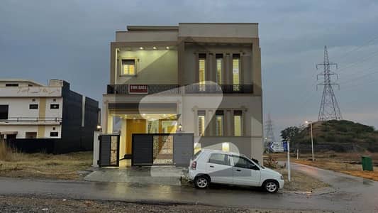 بحریہ ٹاؤن فیز 8 ۔ عمر بلاک بحریہ ٹاؤن فیز 8 ۔ سفاری ویلی,بحریہ ٹاؤن فیز 8,بحریہ ٹاؤن راولپنڈی,راولپنڈی میں 5 کمروں کا 7 مرلہ مکان 2.9 کروڑ میں برائے فروخت۔