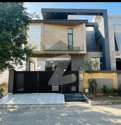 لیک سٹی ۔ سیکٹر ایم ۔ 2اے لیک سٹی,رائیونڈ روڈ,لاہور میں 5 کمروں کا 10 مرلہ مکان 4.6 کروڑ میں برائے فروخت۔