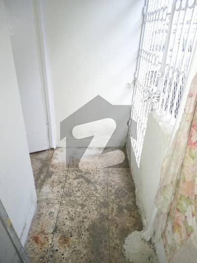 گلستانِِ جوہر ۔ بلاک 18 گلستانِ جوہر,کراچی میں 2 کمروں کا 4 مرلہ فلیٹ 68.0 لاکھ میں برائے فروخت۔