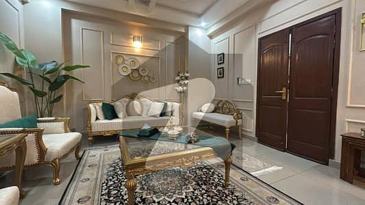 عسکری 10 عسکری,لاہور میں 3 کمروں کا 10 مرلہ فلیٹ 3.75 کروڑ میں برائے فروخت۔