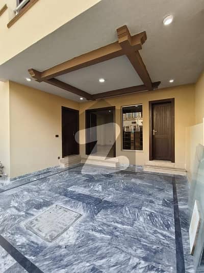 بحریہ ٹاؤن فیز 8 ۔ ابو بکر بلاک بحریہ ٹاؤن فیز 8 ۔ سفاری ویلی,بحریہ ٹاؤن فیز 8,بحریہ ٹاؤن راولپنڈی,راولپنڈی میں 3 کمروں کا 7 مرلہ مکان 2.3 کروڑ میں برائے فروخت۔