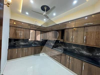 بحریہ ٹاؤن فیز 8 ۔ بلاک آئی بحریہ ٹاؤن فیز 8,بحریہ ٹاؤن راولپنڈی,راولپنڈی میں 5 کمروں کا 10 مرلہ مکان 1.35 لاکھ میں کرایہ پر دستیاب ہے۔