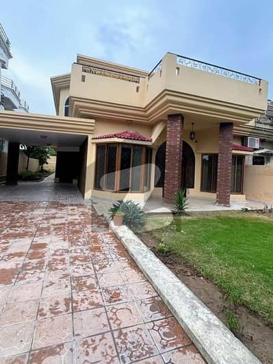 House For Sale In F-10, Islamabad | 50x90 | Ready To Move
