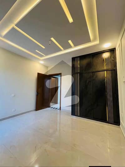 گرینڈ انکلیو ناردرن بائی پاس,ملتان میں 5 کمروں کا 7 مرلہ مکان 2.25 کروڑ میں برائے فروخت۔