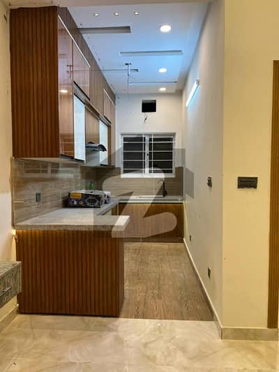 بحریہ ٹاؤن فیز 8 ۔ بلاک ایم بحریہ ٹاؤن فیز 8,بحریہ ٹاؤن راولپنڈی,راولپنڈی میں 4 کمروں کا 5 مرلہ مکان 2.1 کروڑ میں برائے فروخت۔