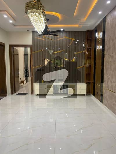 بحریہ گرینز۔ اوورسیز انکلیو - سیکٹر 5 بحریہ گرینز۔ اوورسیز انکلیو,بحریہ ٹاؤن فیز 8,بحریہ ٹاؤن راولپنڈی,راولپنڈی میں 5 کمروں کا 10 مرلہ مکان 5.7 کروڑ میں برائے فروخت۔