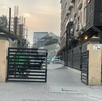 مین بلیوارڈ گلبرگ گلبرگ,لاہور میں 3 کنال کمرشل پلاٹ 38.0 کروڑ میں برائے فروخت۔