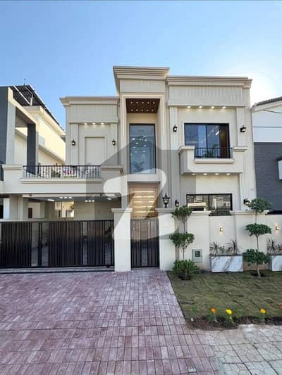 بحریہ ٹاؤن فیز 8 بحریہ ٹاؤن راولپنڈی,راولپنڈی میں 5 کمروں کا 10 مرلہ مکان 1.35 لاکھ میں کرایہ پر دستیاب ہے۔