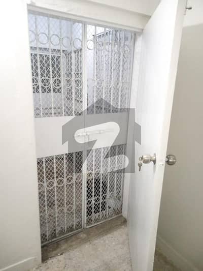 LEASE FLAT FOR SALE QASIM COMPLEX JOHAR BLOCK 18 2BED DD