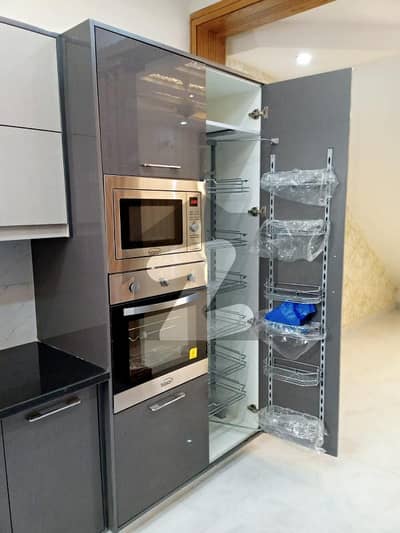 بحریہ ٹاؤن فیز 8 بحریہ ٹاؤن راولپنڈی,راولپنڈی میں 3 کمروں کا 5 مرلہ مکان 1.85 کروڑ میں برائے فروخت۔