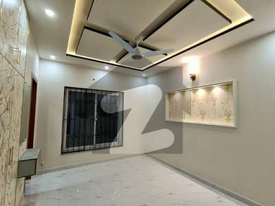 بحریہ ٹاؤن فیز 8 بحریہ ٹاؤن راولپنڈی,راولپنڈی میں 3 کمروں کا 5 مرلہ مکان 1.8 کروڑ میں برائے فروخت۔