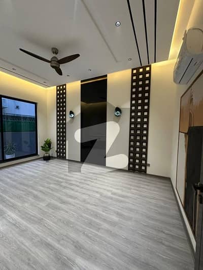 Elegant 1-Kanal Designer Bungalow Featuring 5 Spacious Master Bedrooms, Modern Ceiling Designs, Beautiful Landscaped Lawn & Sun-Filled Living Spaces Ideal Luxury Living Opportunity