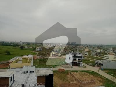 ای ۔ 18 اسلام آباد میں 11 مرلہ کمرشل پلاٹ 5.0 کروڑ میں برائے فروخت۔