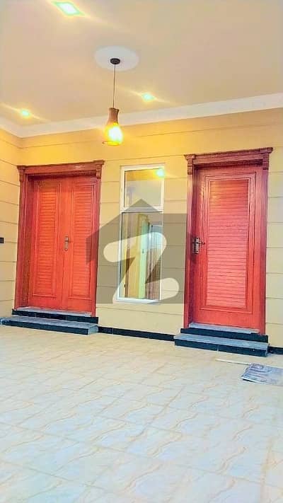 عمارکینیان ویوز اسلام آباد میں 5 کمروں کا 10 مرلہ مکان 1.6 لاکھ میں کرایہ پر دستیاب ہے۔